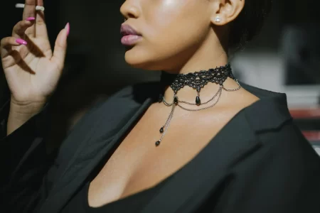 Important Jewellery Trends In Chokers Arm Pearls